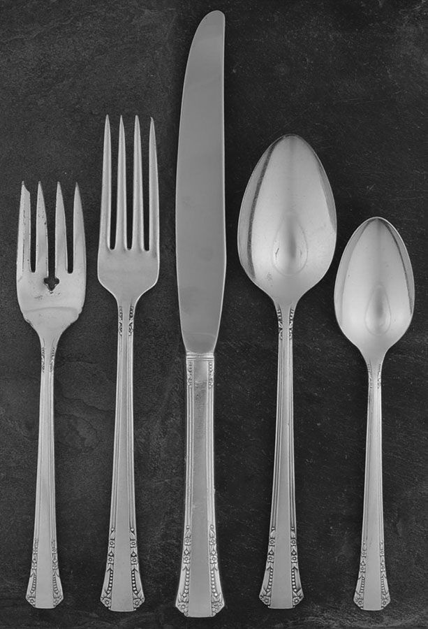 Del Mar (Silverplate, 1939) 40 Piece Estate Set by Oneida Silver-1