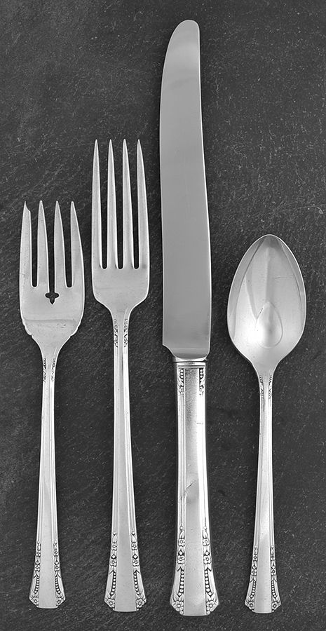 Del Mar (Silverplate, 1939) 4 Piece Place Setting by Oneida Silver-1