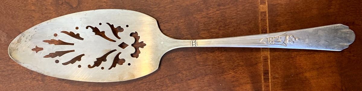 Encore (Silverplate, 1934) Server-Pie/Solid-Pierced by Oneida Silver-1