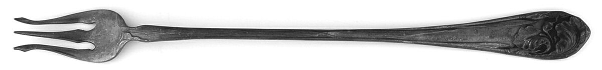 Flower De Luce (Silverplate, 1904) Long Handle Pickle/Olive Fork by Oneida Silver-1