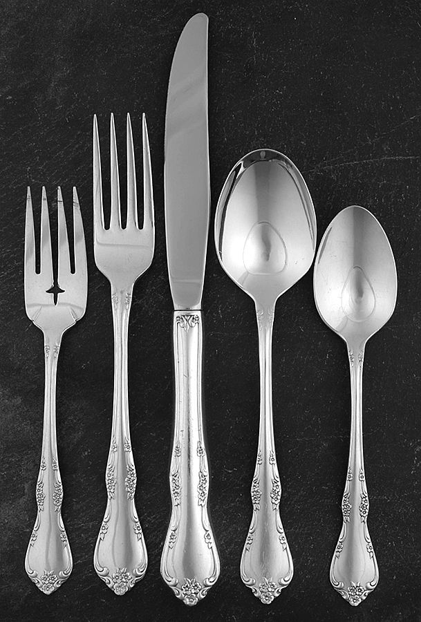 Fredericksburg (Silverplate, 1968) 5 Piece Place Setting by Oneida Silver-1