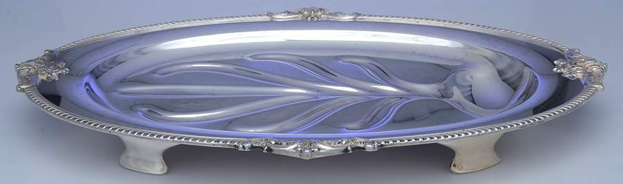Georgian (Silverplate, Hollowware) 19" 4 Toed Meat Platter with Well by Oneida Silver-1