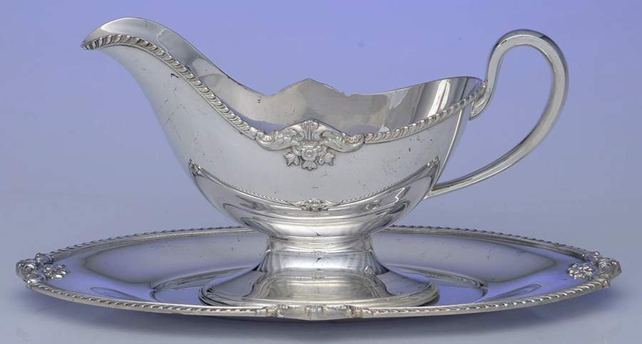 Georgian (Silverplate, Hollowware) Plated Gravy Boat & Underplate by Oneida Silver-1
