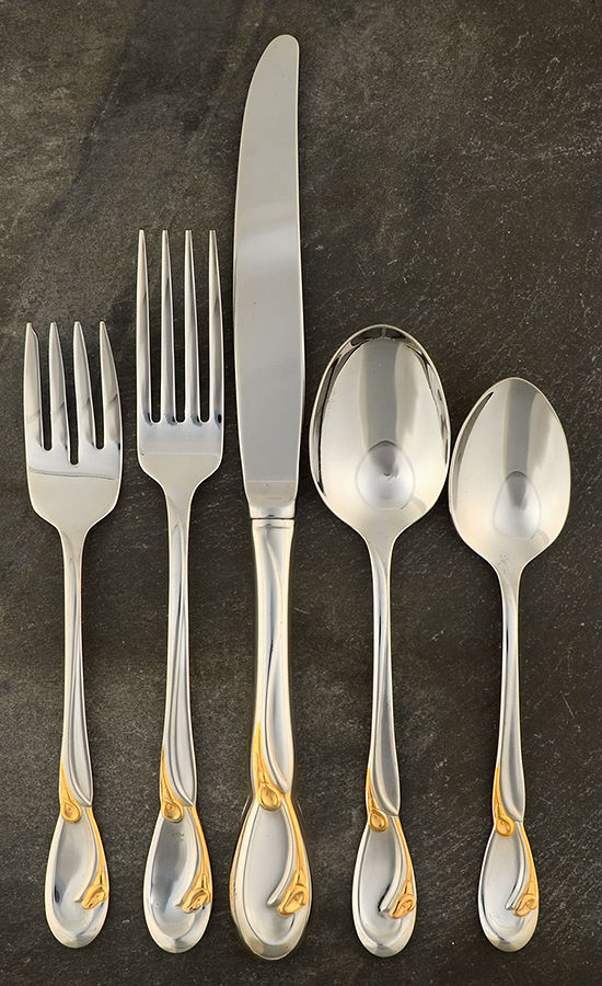 Golden Calla Lily (Stainless, Gold Accent) 5 Piece Place Setting by Oneida Silver-1
