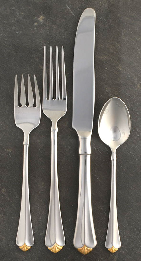 Golden Juilliard (Stainless, Gold Accent) 32 Piece Estate Set by Oneida Silver-1