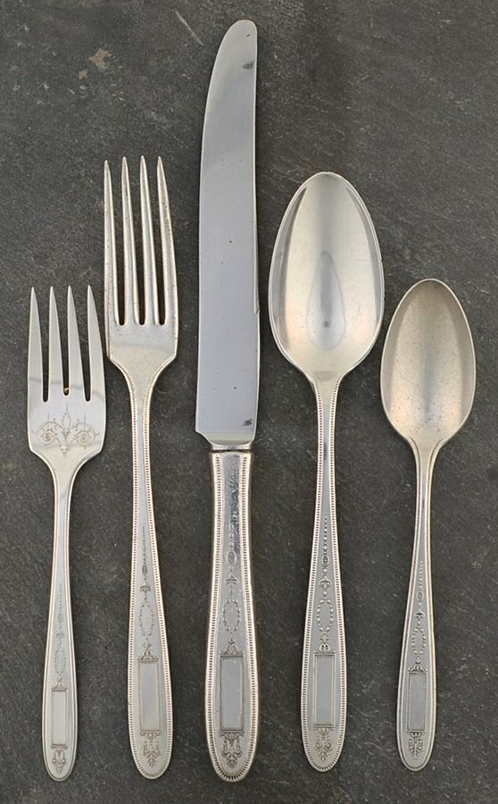 Grosvenor (Silverplate, 1921, No Monograms) 5 Piece Place Setting by Oneida Silver-1