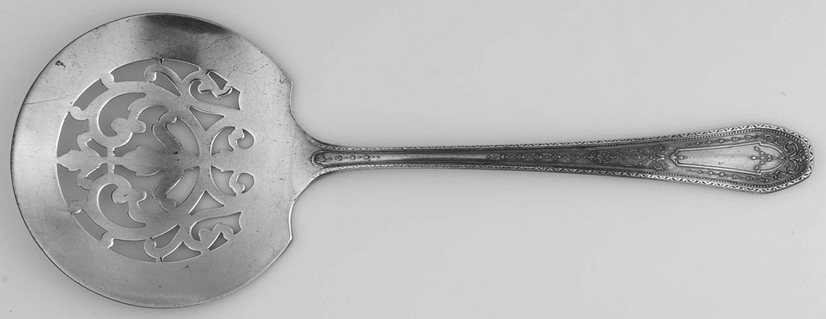 Hampton Court (Silverplate, 1926, Wreath) Tomato Server, Solid Piece by Oneida Silver-1