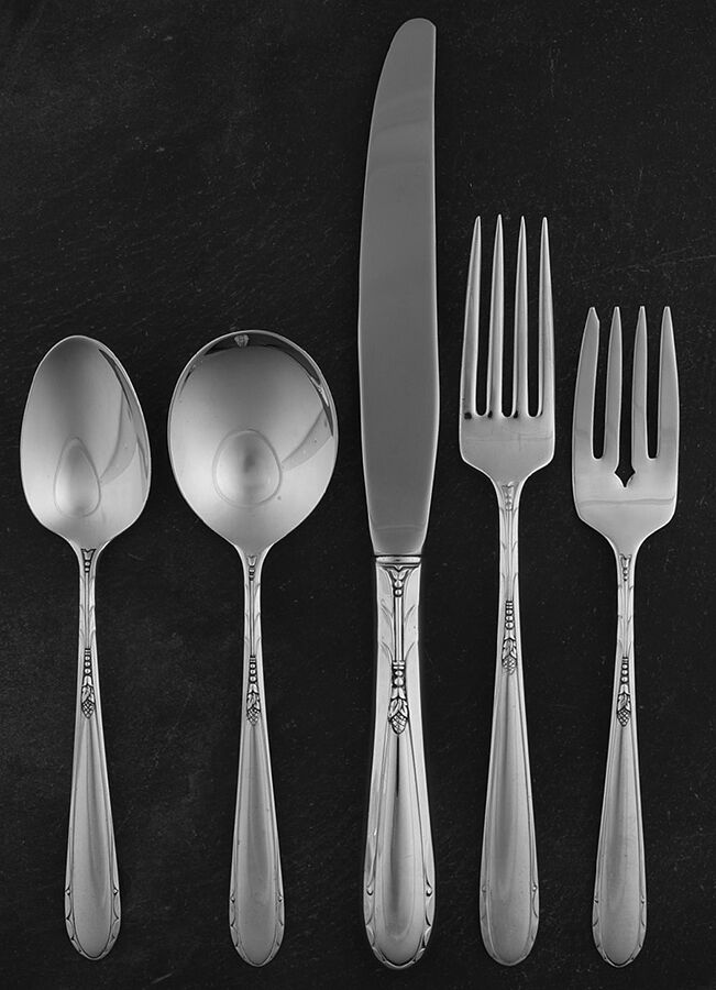 Heiress (Sterling, 1942, No Monograms) 40 Piece Estate Set by Oneida Silver-1