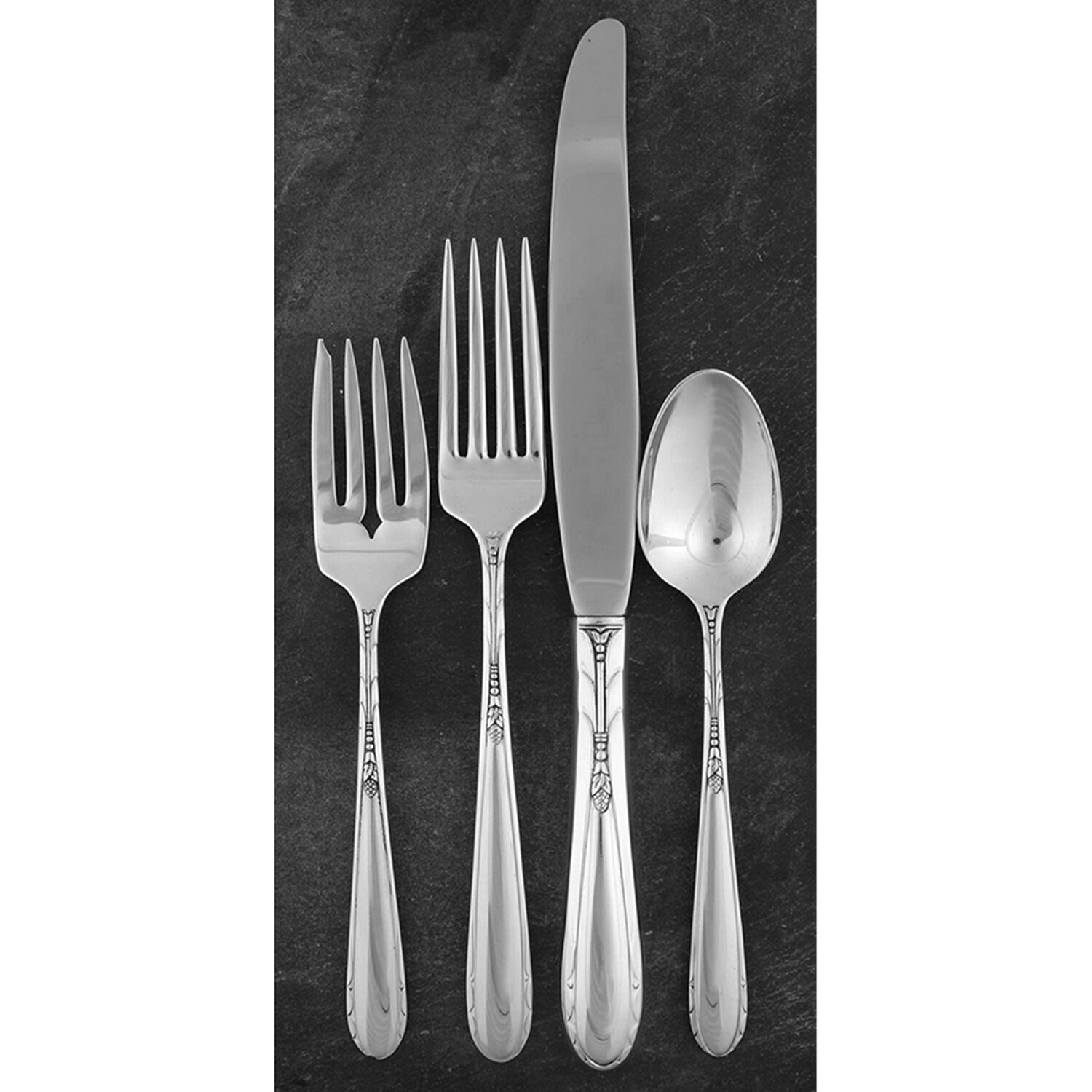 Heiress (Sterling, 1942, No Monograms) 32 Piece Estate Set by Oneida Silver-1