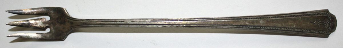 Jean (Silverplate, 1932) Cocktail/Seafood Fork by Oneida Silver-1