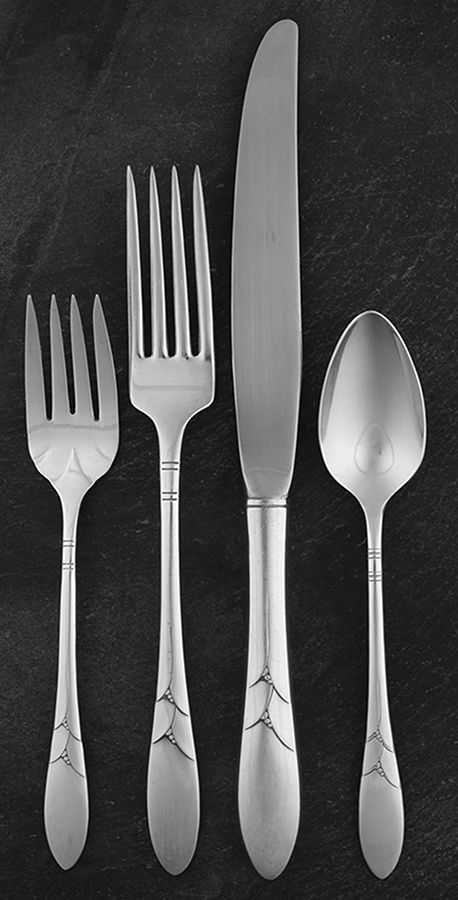 Lady Hamilton (Silverplate, 1932) 32 Piece Estate Set by Oneida Silver-1