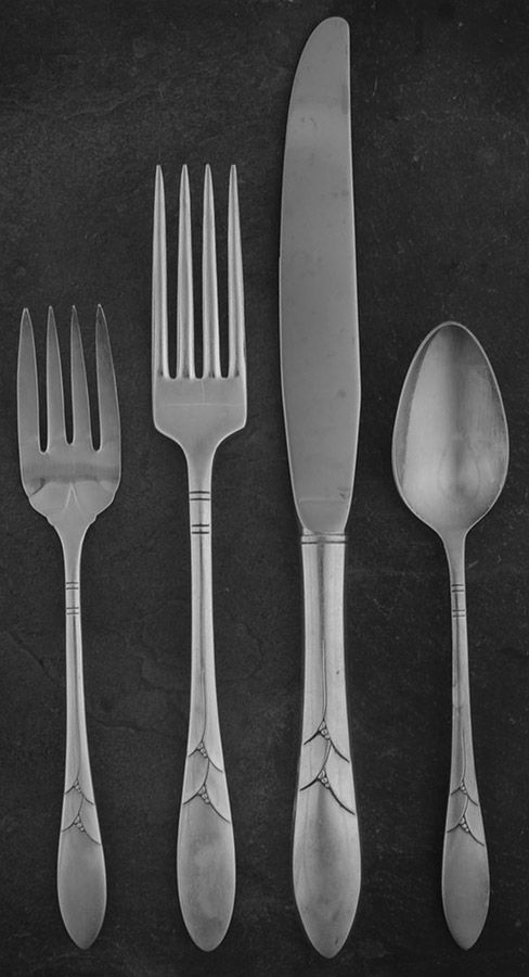 Lady Hamilton (Silverplate, 1932) 4 Piece Place Setting by Oneida Silver-1