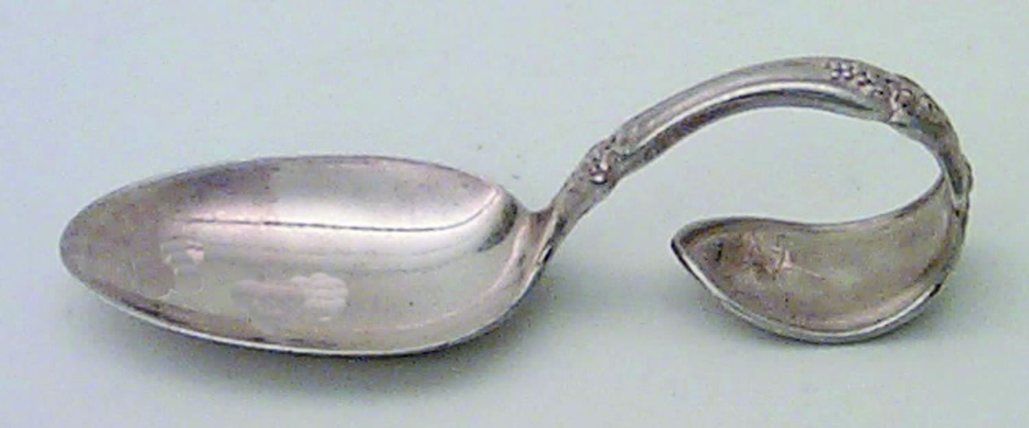 La Vigne (Silverplate, 1908) Curved Handle Baby Spoon by Oneida Silver-1