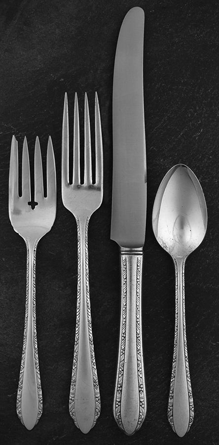 Madelon (Silverplate, 1935) 4 Piece Place Setting by Oneida Silver-1