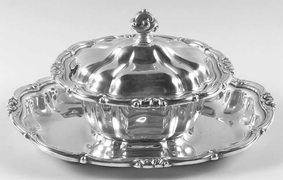 Melon-Plain (Silverplate, Hollowware) Silverplate Sauce Boat with Lid & Underplate by Oneida Silver-1