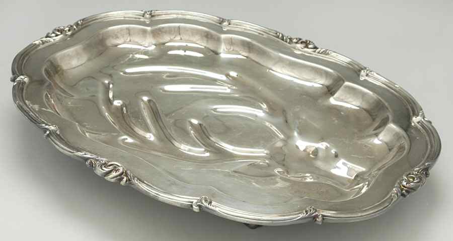 Melon-Plain (Silverplate, Hollowware) Medium Plated Meat Platter with Well by Oneida Silver-1
