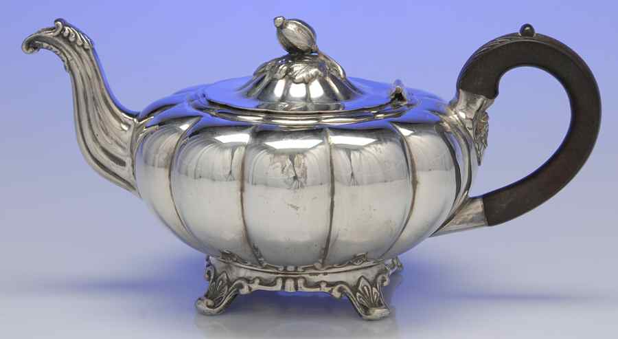 Melon-Plain (Silverplate, Hollowware) Teapot with Brown Plastic Handle by Oneida Silver-1