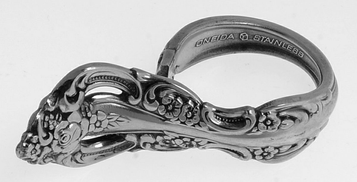 Michelangelo (Stainless) Napkin Ring by Oneida Silver-1