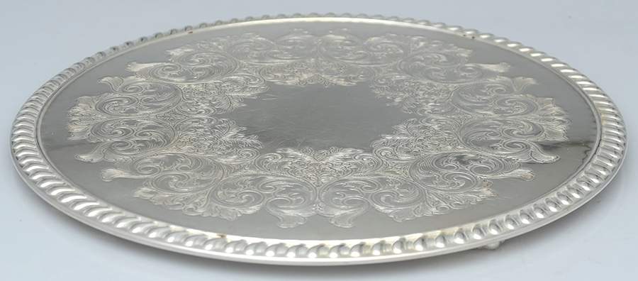 Silverplate Hollowware 11" Round Footed Tray by Oneida Silver-1