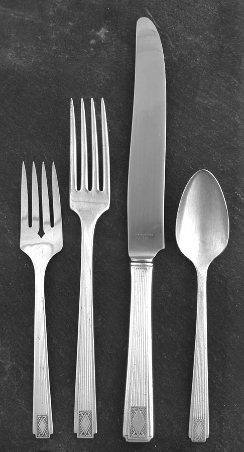 Noblesse (Silverplate, 1930) 4 Piece Place Setting by Oneida Silver-1