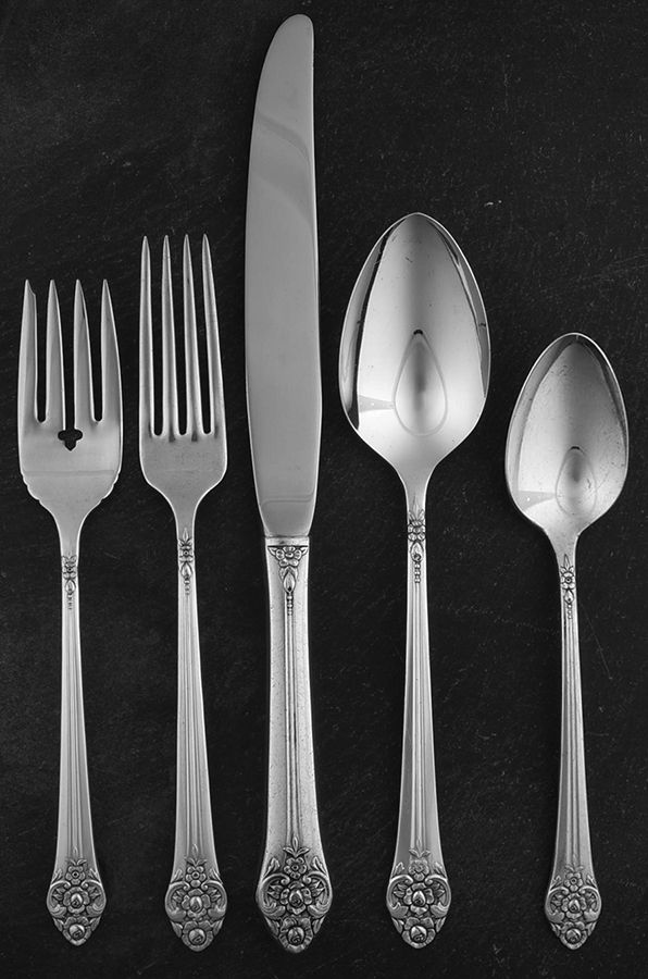 Plantation (Silverplate, 1948) 5 Piece Place Setting by Oneida Silver-1