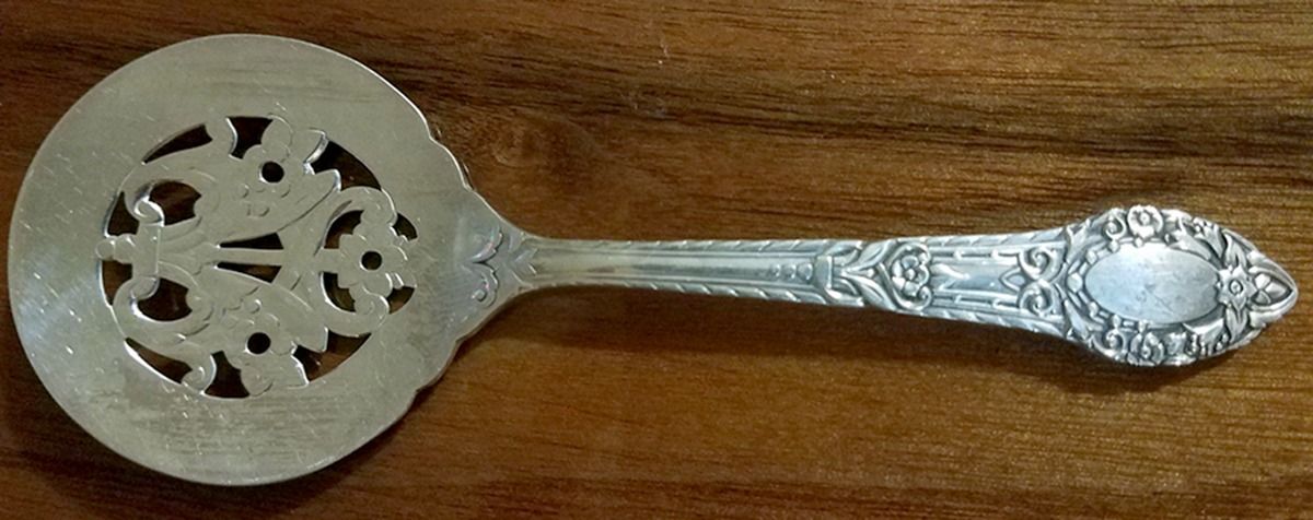 Rendezvous-Old South I (Silverplate 1938) Solid Bon Bon Spoon with Pierced Bowl by Oneida Silver-1