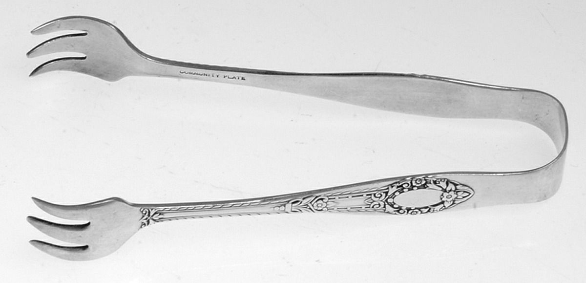 Rendezvous-Old South I (Silverplate 1938) Bon Bon Tongs by Oneida Silver-1