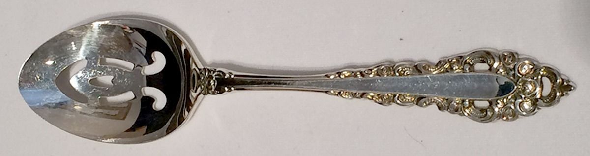 Royal Grandeur (Silverplate, 1975) Pierced Tablespoon (Serving Spoon) by Oneida Silver-1