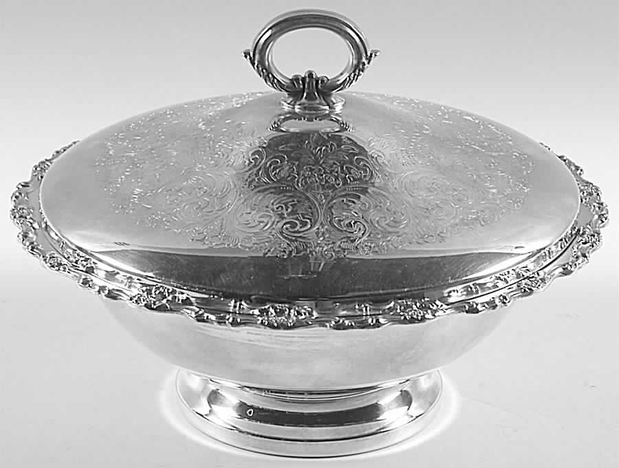 Royal Provincial (Silverplate, Hollowware) Plated Round Covered Vegetable Bowl by Oneida Silver-1