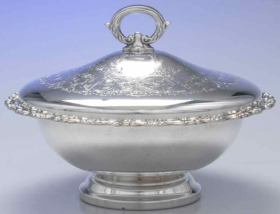 Royal Provincial (Silverplate, Hollowware) Silverplate Round Covered Casserole by Oneida Silver-1