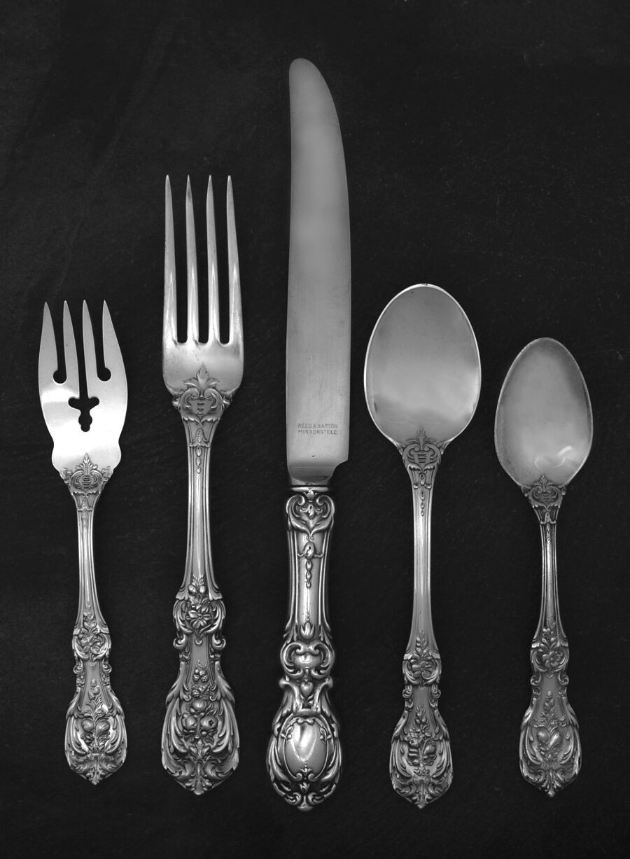 Satinique (Stainless, Community, Newer) 4 Piece Place Setting by Oneida Silver-1