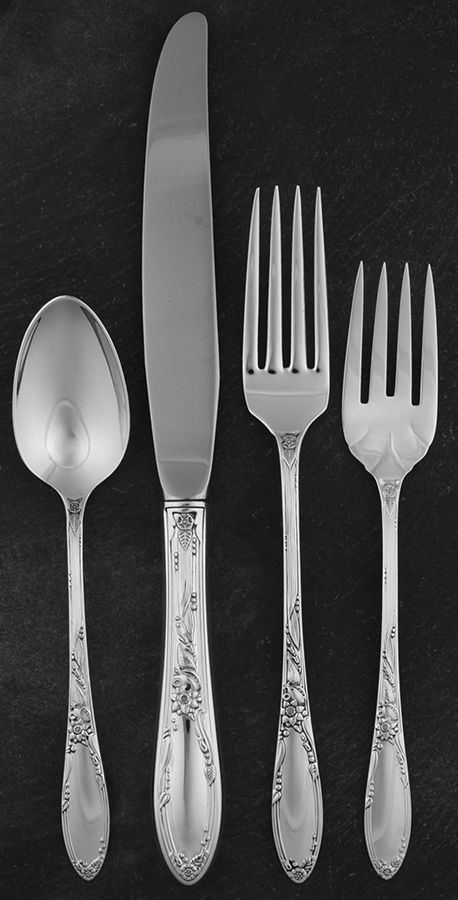 Virginian (Sterling, 1942, No Monograms) 4 Piece Place Size Setting by Oneida Silver-1