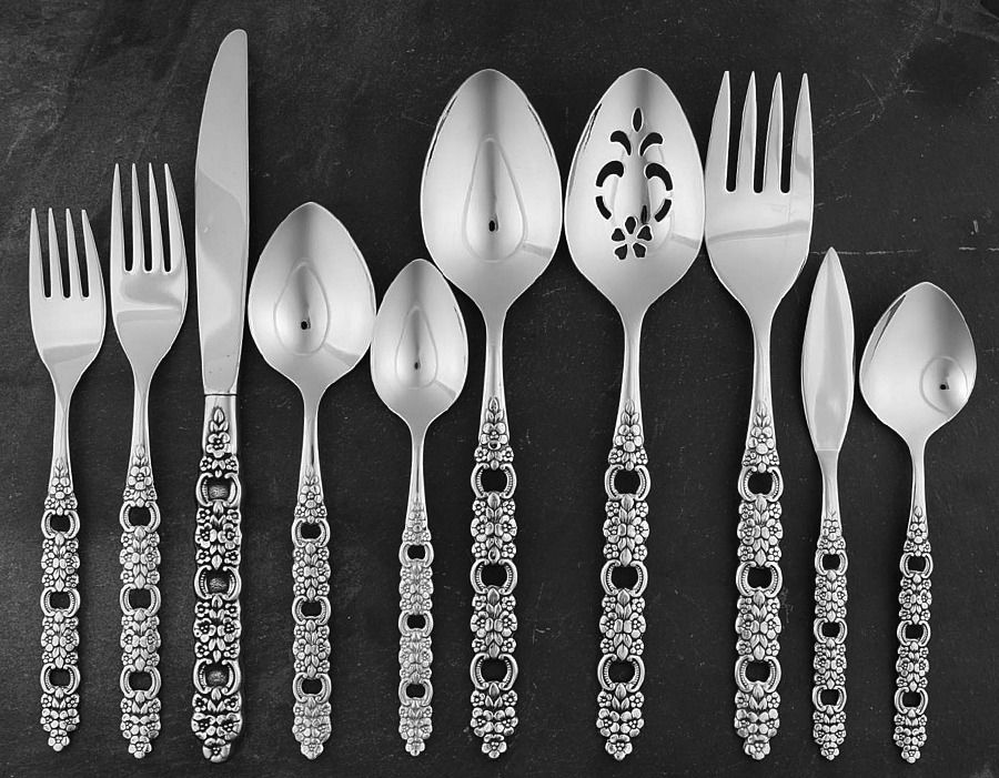 Viola-Voila (Stainless) 45 Piece Starter Set by Oneida Silver-1