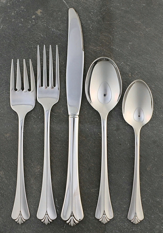 Westgate-Royal Crest (Stainless) 5 Piece Place Setting by Oneida Silver-1