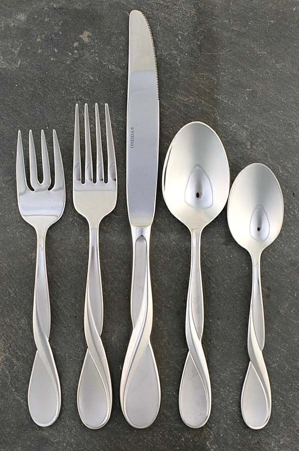 Satin Aquarius (Stainless) 5 Piece Place Setting by Oneida Silver-1