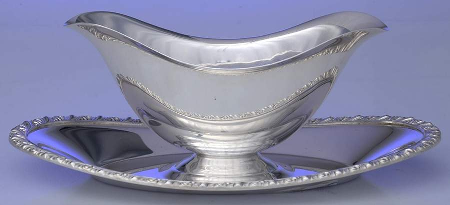 Berwick (Silverplate Hollowware) Plated Gravy Boat with Attached Underplate by Oneida Silver-1