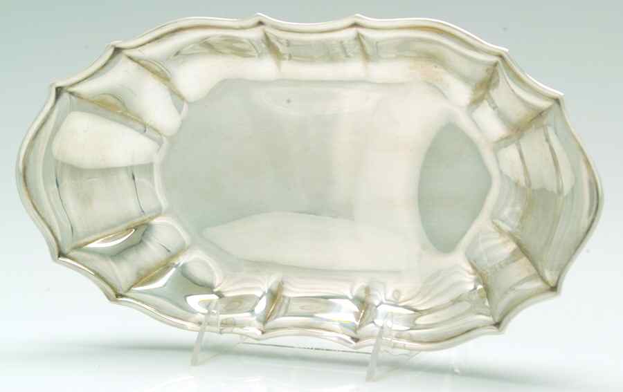Chippendale (Silverplate Hollowware) Silverplate Bread Tray by Oneida Silver-1