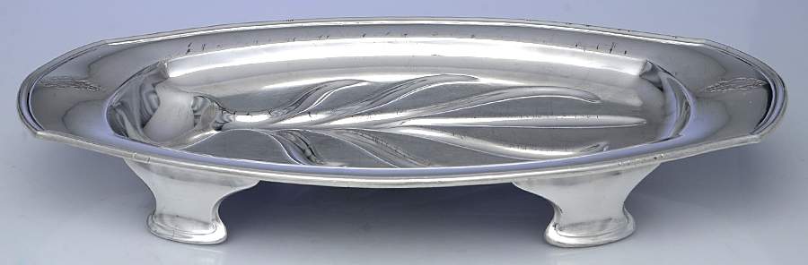 Bird of Paradise (Silverplate, 1923, Hollowware) Small Plated Footed Platter with Well by Oneida Silver-1