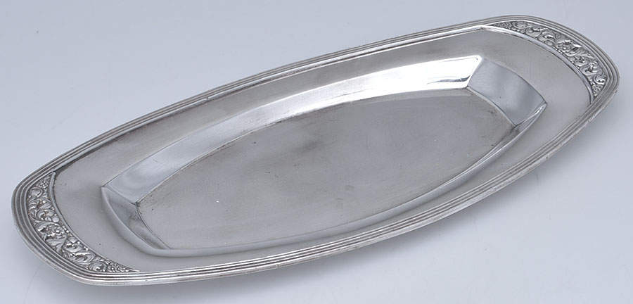 Coronation (Silverplate, Hollowware) 14" Bread Tray by Oneida Silver-1