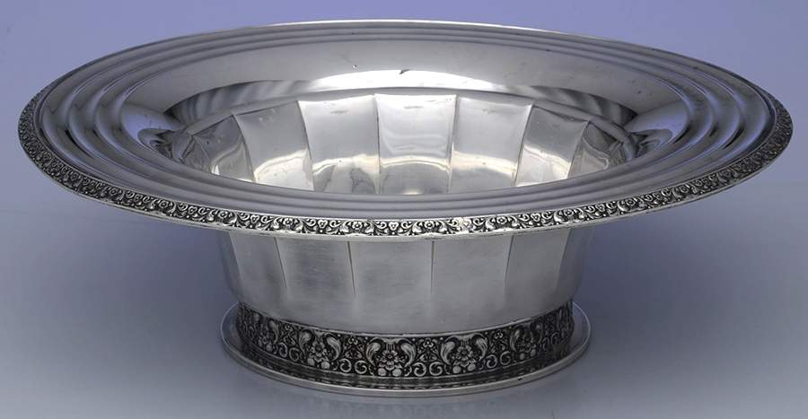 Coronation (Silverplate, Hollowware) 13" Footed Round Centerpiece No Frog by Oneida Silver-1