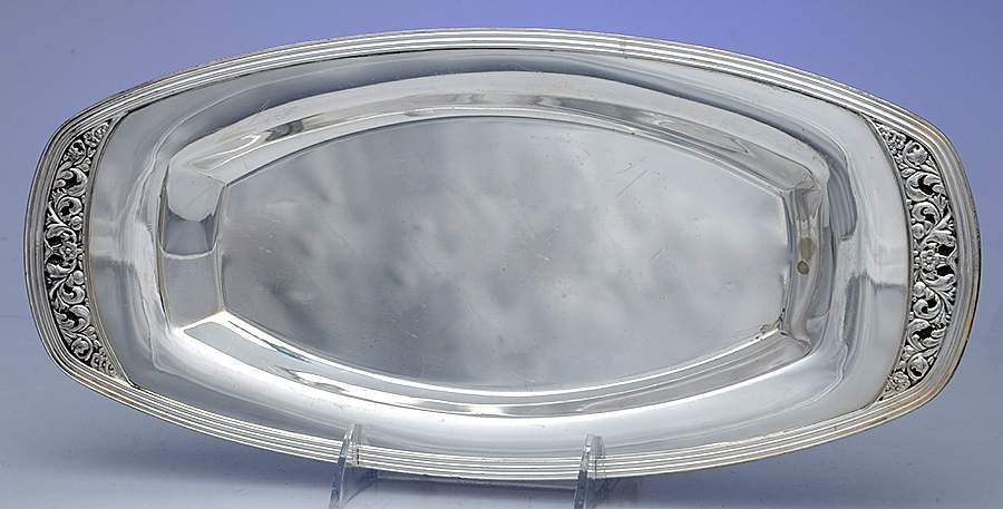 Coronation (Silverplate, Hollowware) 14" Bread Tray by Oneida Silver-1