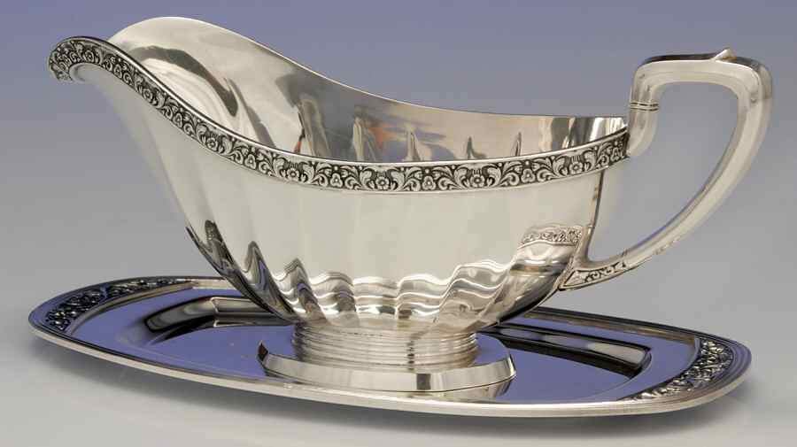 Coronation (Silverplate, Hollowware) Plated Gravy Boat & Underplate by Oneida Silver-1