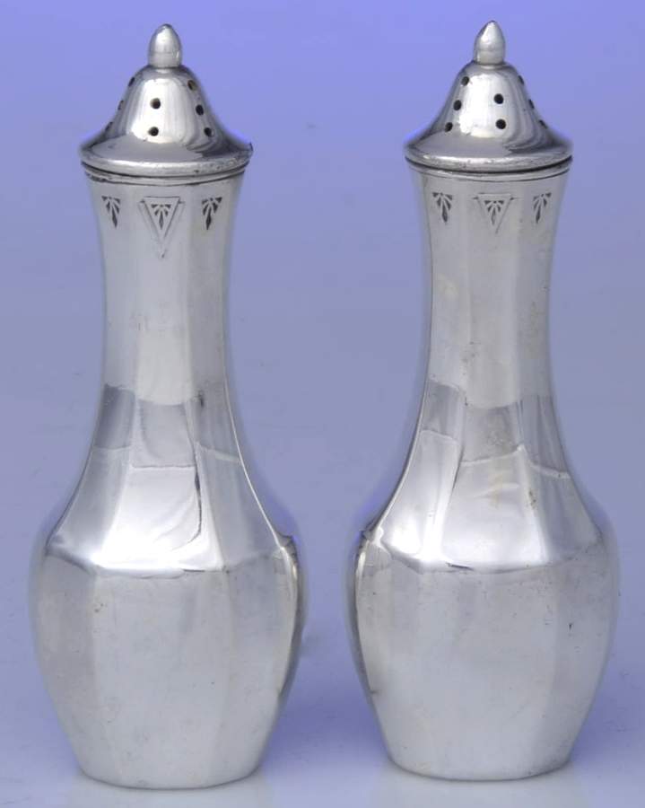 Deauville (Silverplate, Hollowware) Salt & Pepper Set by Oneida Silver-1