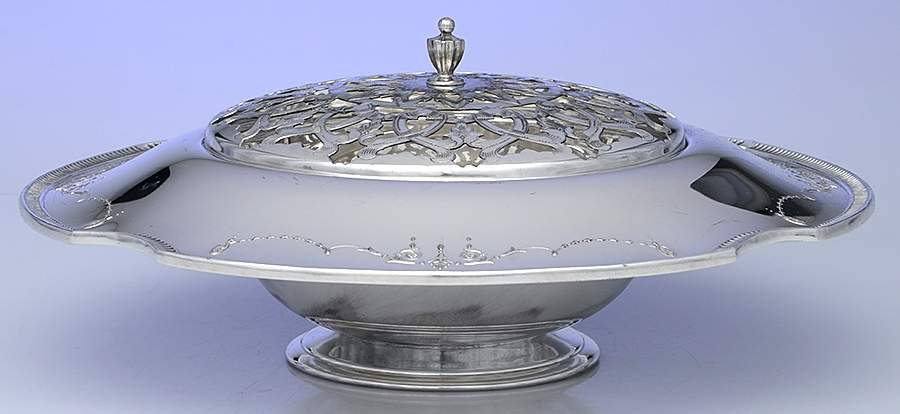 Grosvenor (Silverplate, Hollowware) 13" Round Footed Centerpiece with Frog by Oneida Silver-1