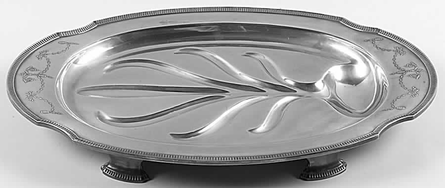 Grosvenor (Silverplate, Hollowware) Medium Plated Meat Platter with Well by Oneida Silver-1