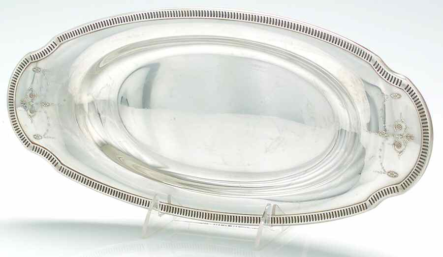 Grosvenor (Silverplate, Hollowware) Silverplate Bread Tray by Oneida Silver-1