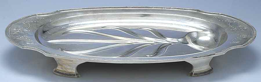 Grosvenor (Silverplate, Hollowware) Large Plated Footed Meat Platter with Well by Oneida Silver-1