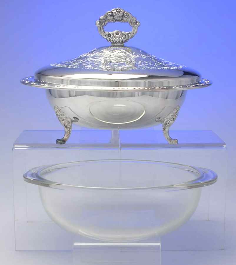 Park Lane (Silverplate, Hollowware) 1.5 Qt Round Covered Casserole with Liner by Oneida Silver-1