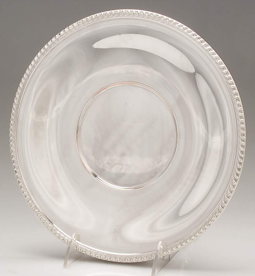 Cheshire (Silverplate, 1925, Hollowware) 10" Sandwich Plate by Oneida Silver-1