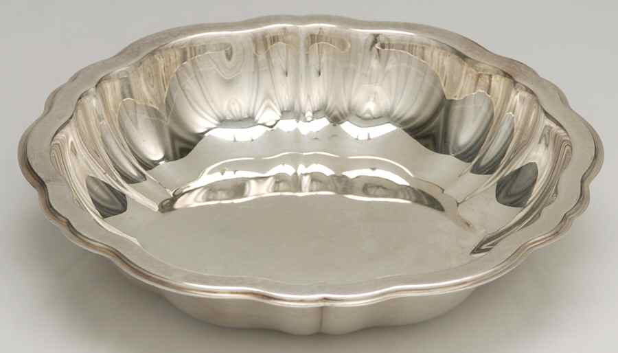 Chippendale (Silverplate, 1919, Hollowwaree) 7" Round Bowl by Oneida Silver-1